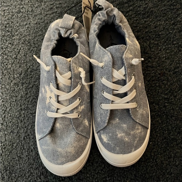 Sole Mates Ladies Sneakers (New) Size 7/8 denim color - Picture 1 of 2